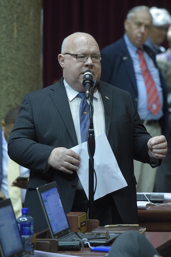 Representative Bob Burns said project labor agreements are good tools for local governments, which the legislature should not move to take away. (photo; Tim Bommel, Missouri House Communications)